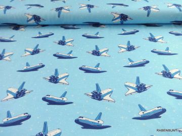 Baumwolljersey Space Shuttle blau , 90% Baumwolle, 10% Elastan. 150cm breit. Für T-Shirts, Hoody's , Hose und Loops bestens geeignet. Bei 30°C waschbar. Ökotex 100